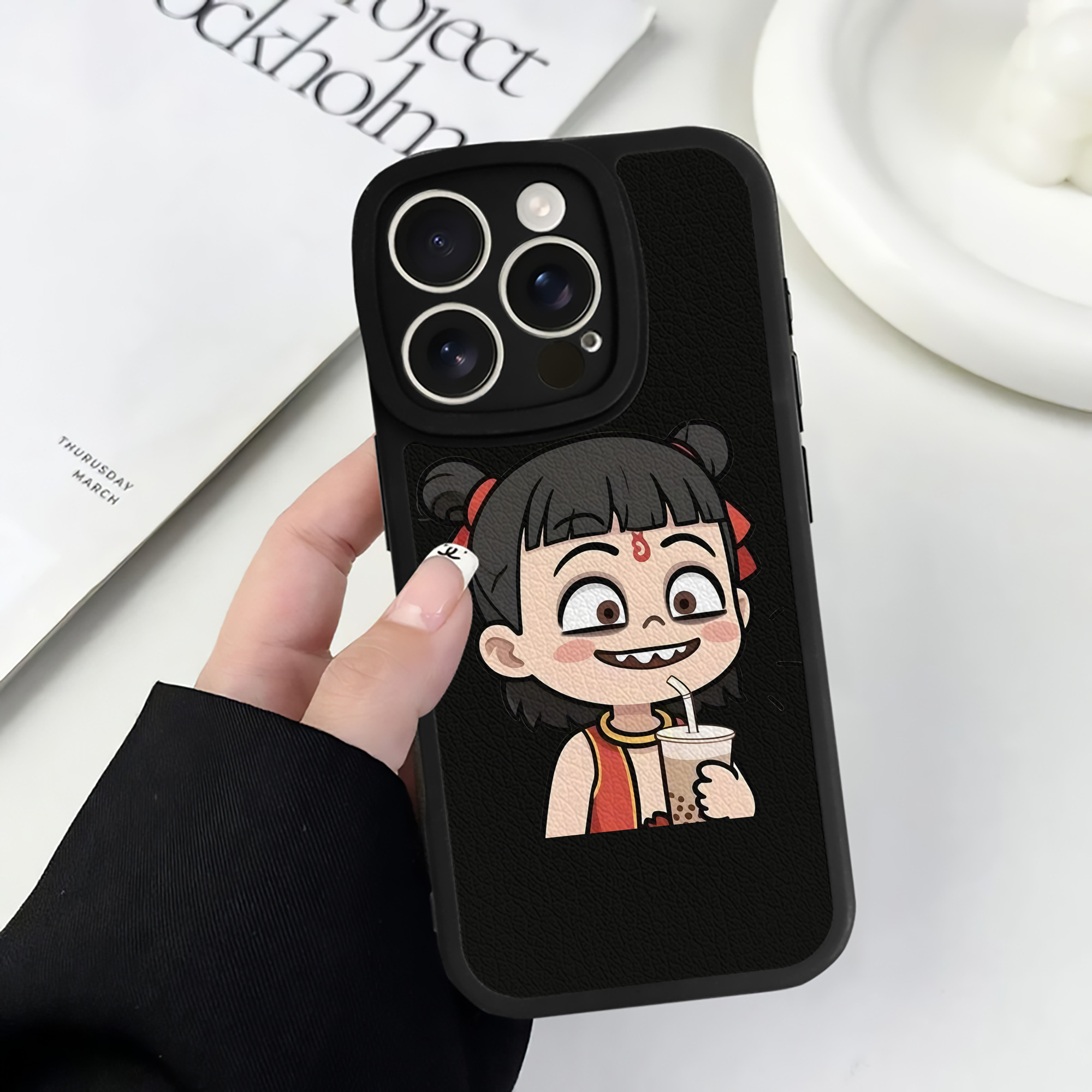 （画像用） Ne Zha 2 ナタ 魔童の大暴れ 【iPhone 16シリーズ対応】シリコンスマホケース（レザー調） 材質：シリコン